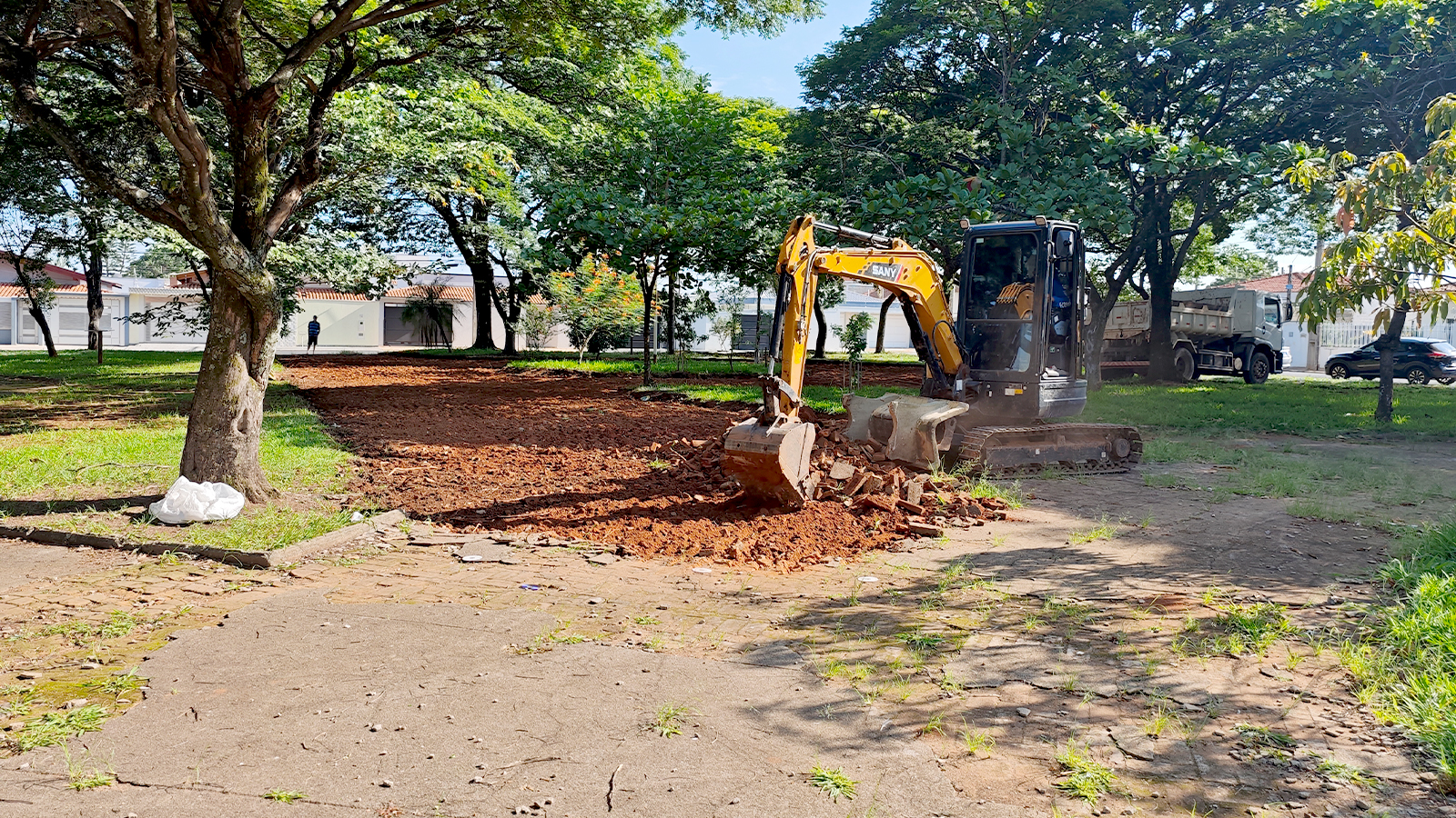 Prefeitura inicia a revitalização da Praça Sorocaba, no Jardim Santo Antonio